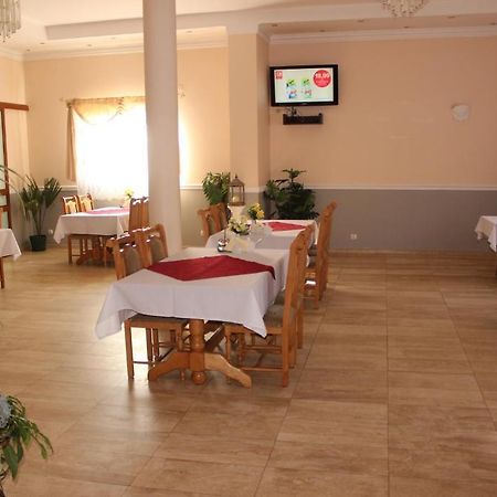 Hotel Czardasz Wrzesnia Ngoại thất bức ảnh