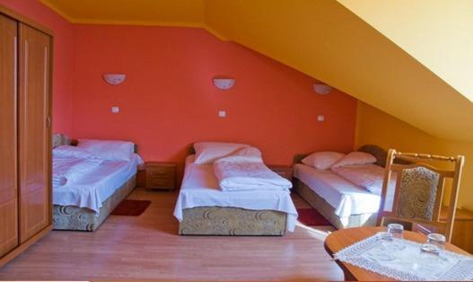 Hotel Czardasz Wrzesnia Phòng bức ảnh