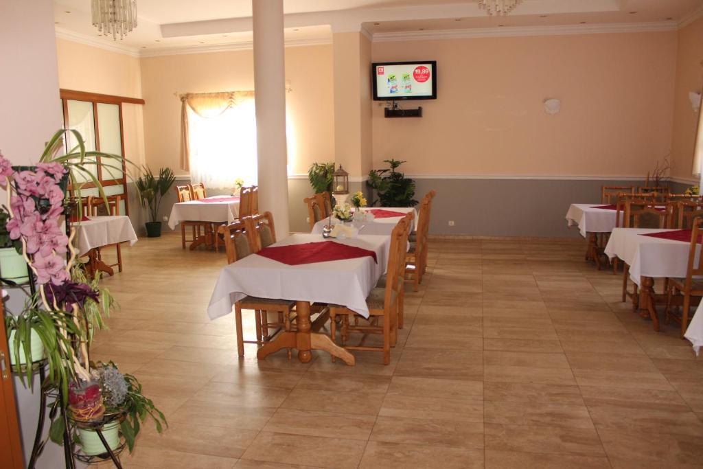 Hotel Czardasz Wrzesnia Ngoại thất bức ảnh