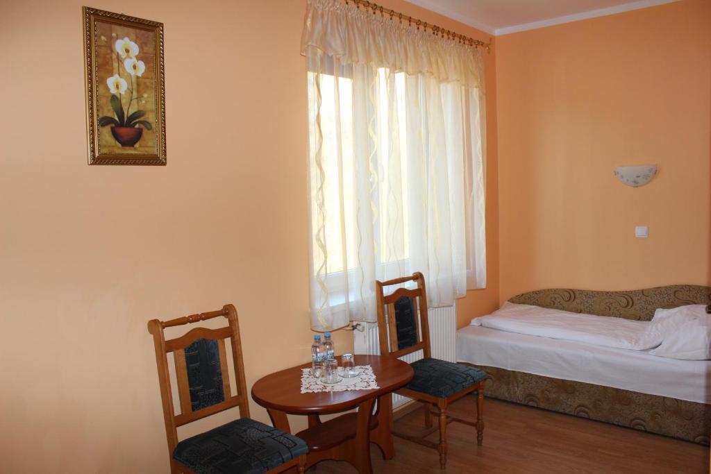 Hotel Czardasz Wrzesnia Phòng bức ảnh