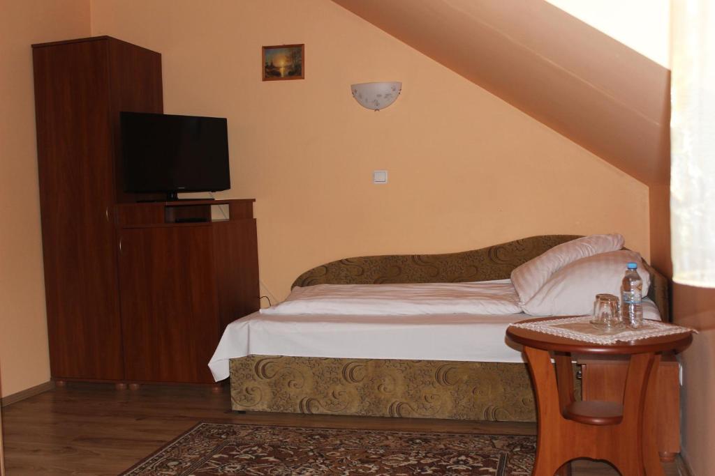 Hotel Czardasz Wrzesnia Ngoại thất bức ảnh